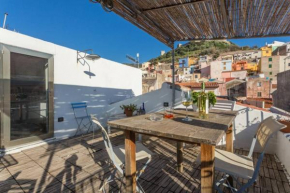 Su Dandaru, the castle view house Bosa